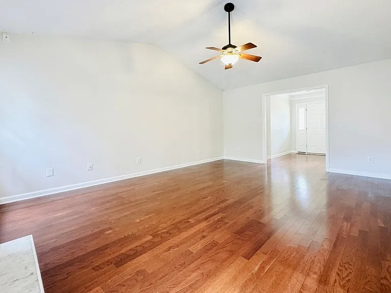 257 Lakeside Ln — Photo 10