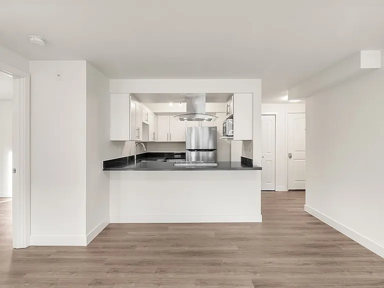 Maple Leaf Residences — Photo 17