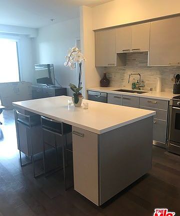 4th image of 1817 S Prosser Ave #402