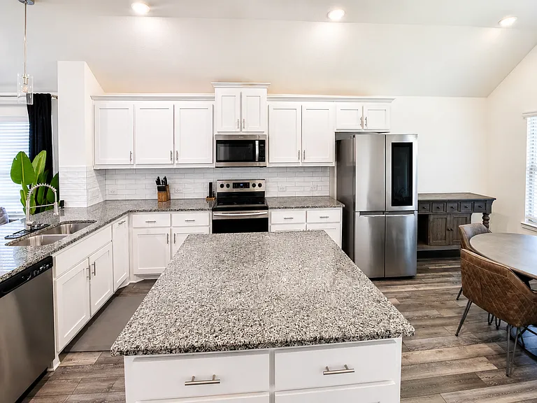 547 Concho St — Photo 4