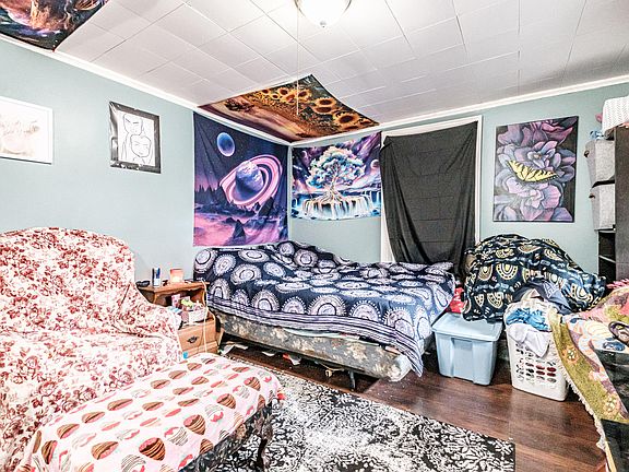 5th image of 124 Brackett Street