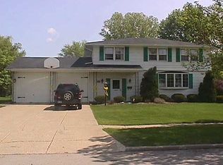 121 Brooklane Dr, Williamsville, NY 14221