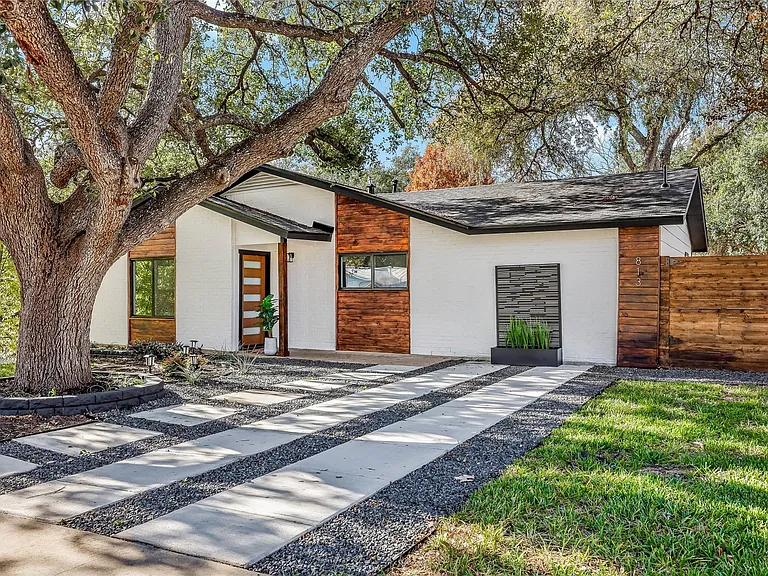 813 Cardiff Dr — Photo 1