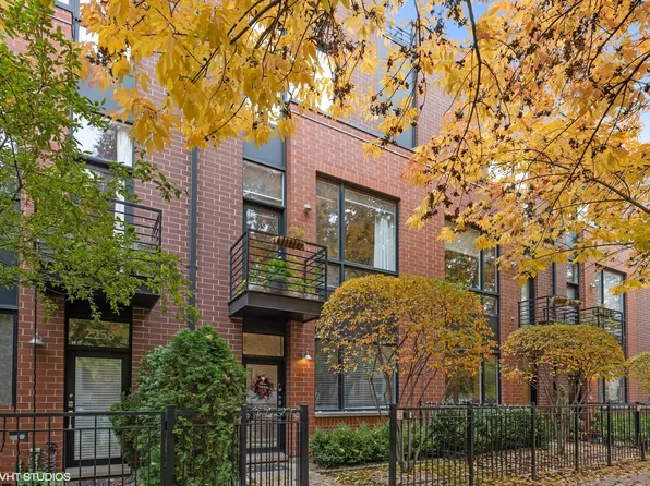 2256 W Wolfram St, Chicago, IL 60618