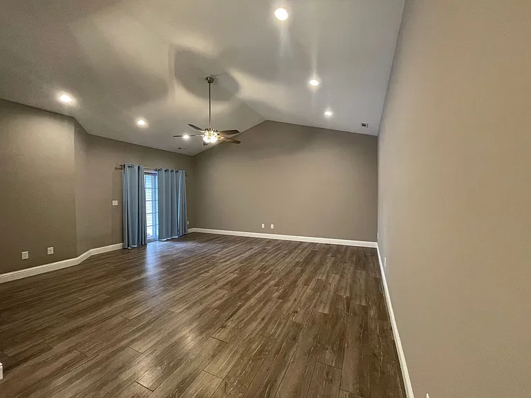 320 Deerfield Dr — Photo 8