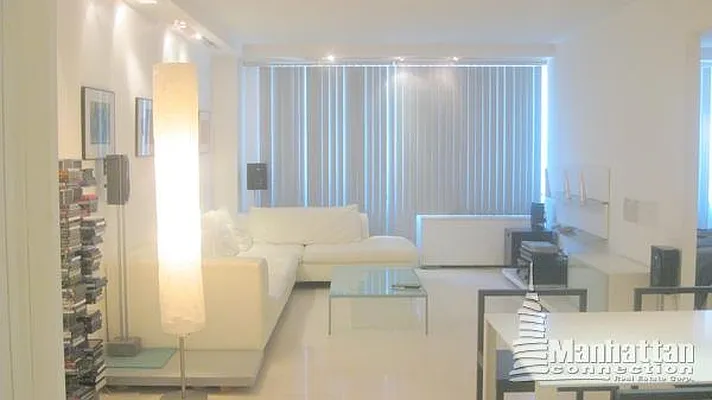 Sold by Manhattan Connection | media 4