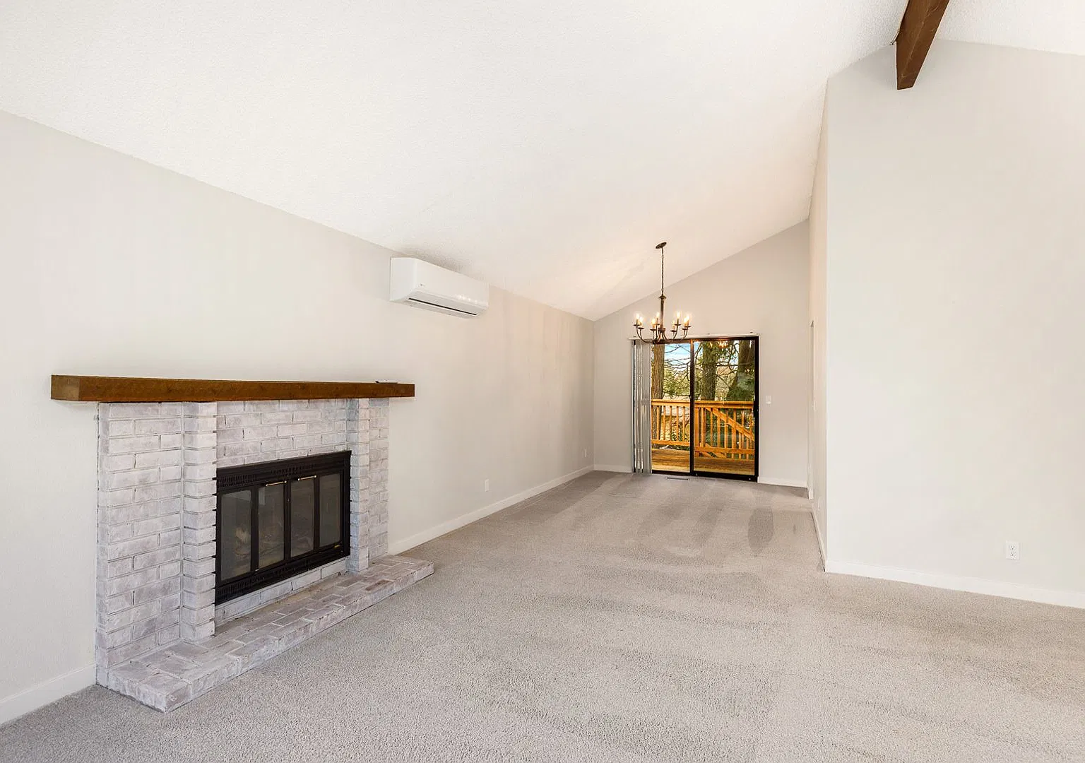 4 Bedroom Finn Hill Home with Fully Fenced Private Yard and 2 Car Garage — Photo 4