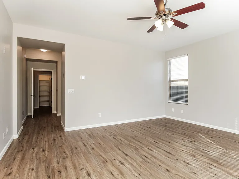 12145 W Patrick Ln — Photo 8