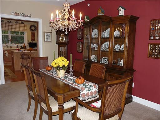 Formal Dining Room w Trey Ceiling