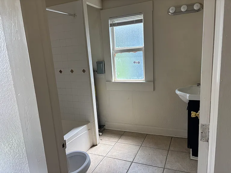 2506 E Columbus Dr — Photo 11