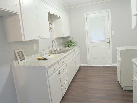 4th image of 122 Yaupon Dr