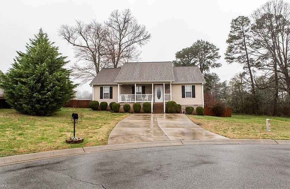 1st image of 605 Aspenwood Dr