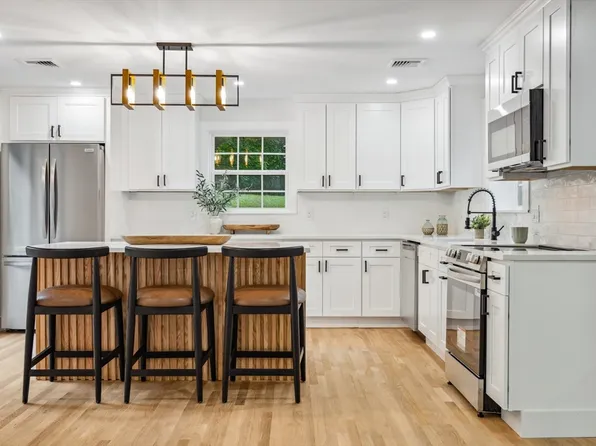 22 Longhill Rd, Ashland, MA 01721