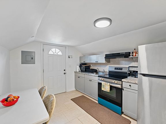 4th image of 513 47th St #C