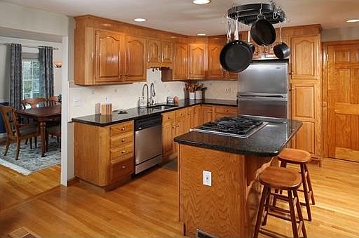 3rd image of 70 Stoney Brook Cir