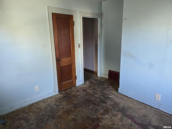 4th image of 2216 N Sturdevant St