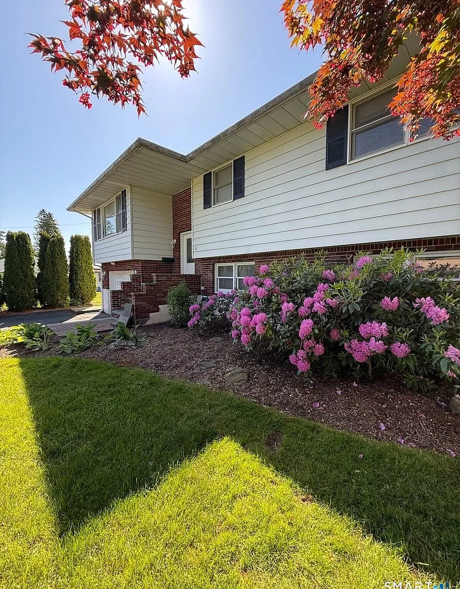 2 bed, 2.0 bath, 2244 sqft, $2,600 — Photo 2