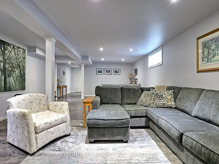 21 Ellis Cres — Photo 26