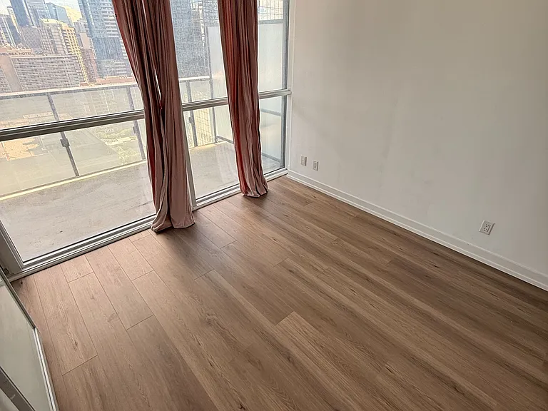15 Grenville St #2511 — Photo 9