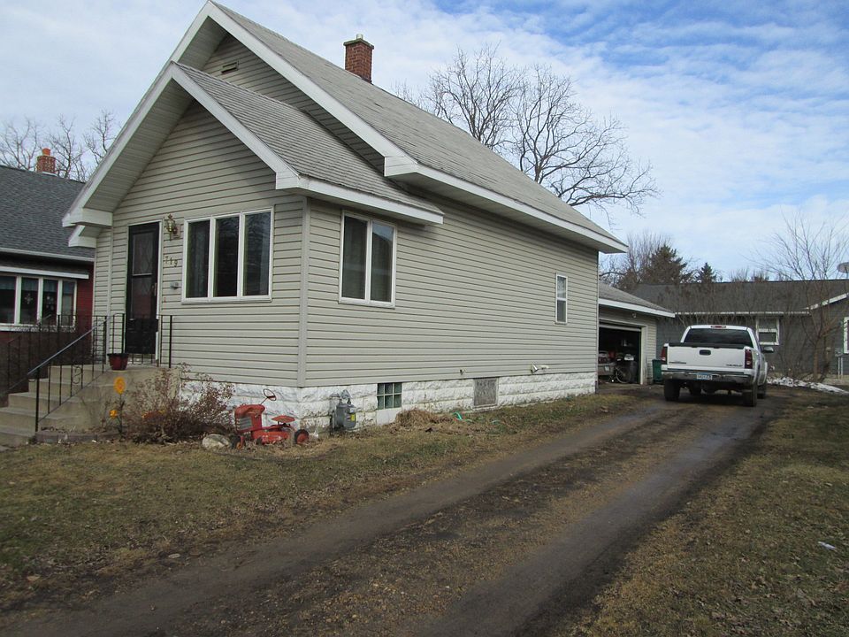 1st image of 719 11th Ave N