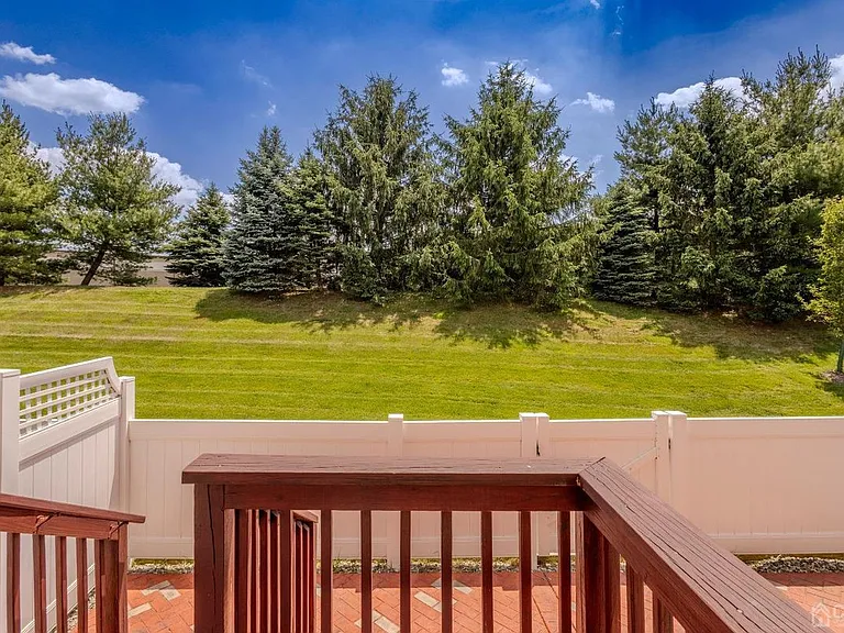 2474 N Canterbury Ln — Photo 20