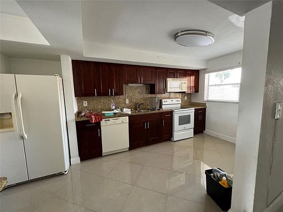 4th image of 7106 NW 169th St #7108