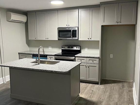 3rd image of 609 Lancaster Ave Suite 1