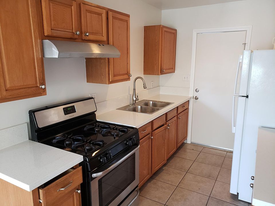 1st image of 105 E 21st St