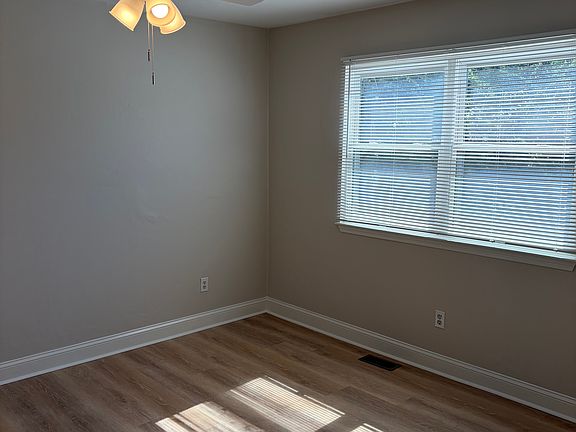 4th image of 227 W 37th St
