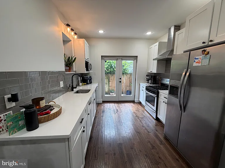 2930 Nicholas St — Photo 6