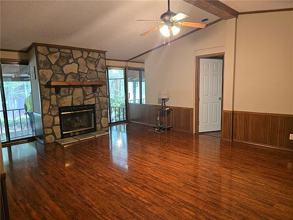 4th image of 330 McClain Dr