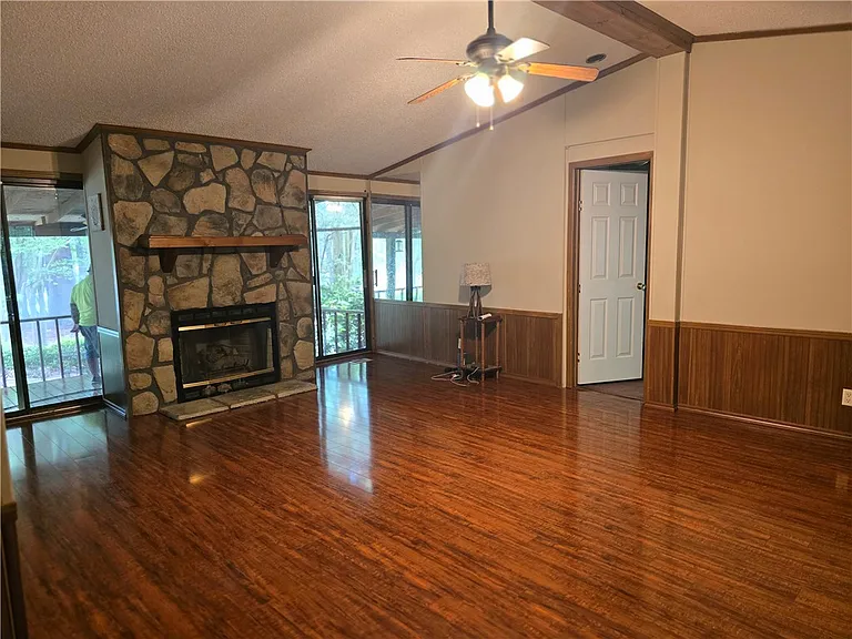 330 McClain Dr — Photo 4