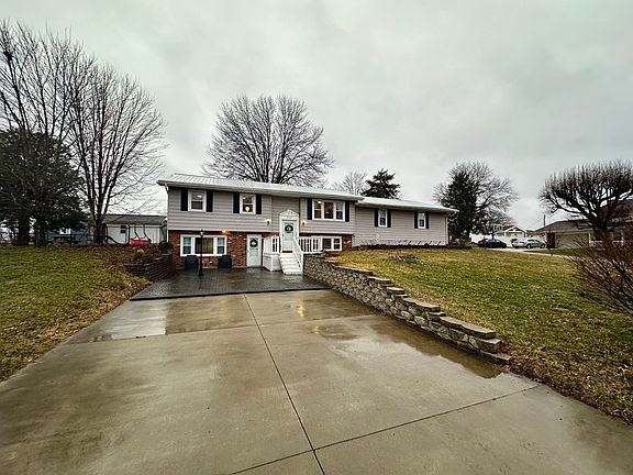 3rd image of 2749 Fairlane Dr