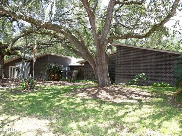 1040 Del Norte Cir, Pascagoula, MS 39581