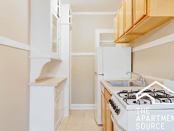2nd image of 1722 W Albion Ave #D3