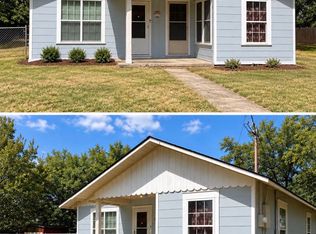 105 N Hubbard St, Alvord, TX 76225
