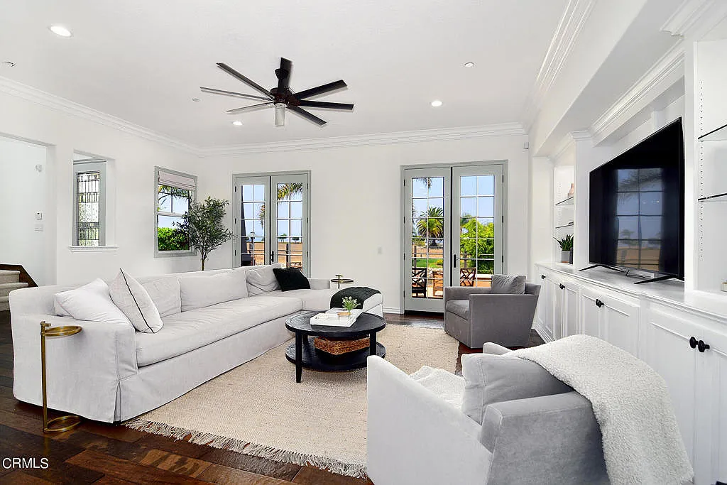 4 bed, 3.0 bath, 3096 sqft, $9,500 — Photo 1
