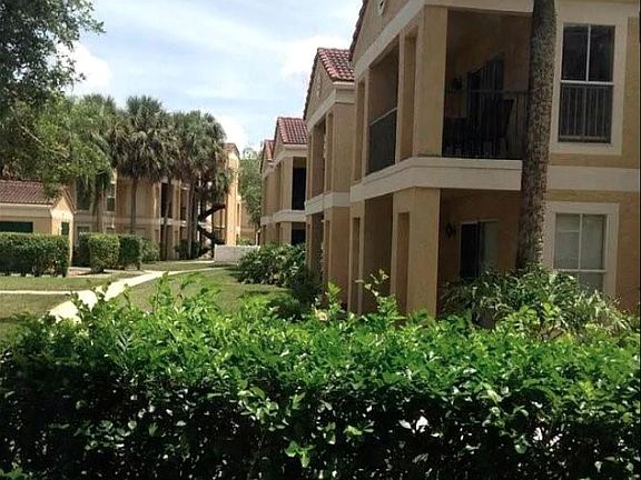 2nd image of 977 Savannah And Riverside Dr #230