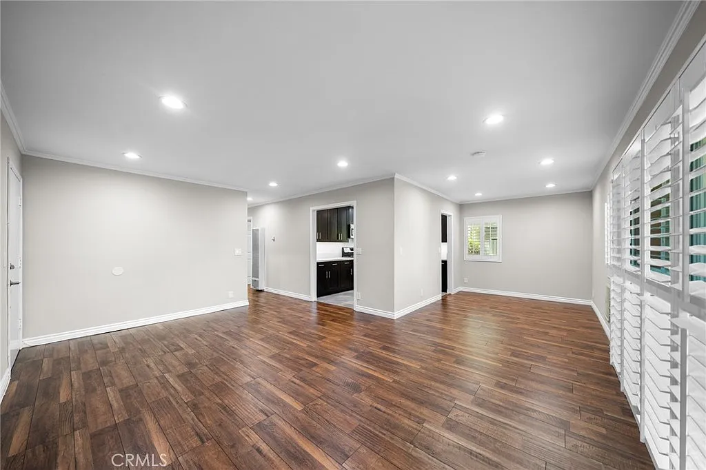 3 bed, 1095 sqft, $4,000 — Photo 2