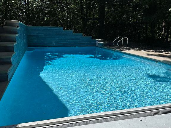 3rd image of 273 Bridlewood Ln