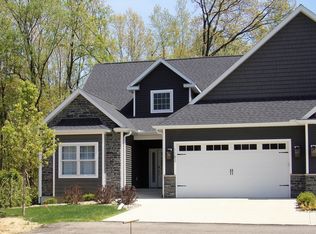 1144 Lochaven Cir #10A, Hillsdale, MI 49242