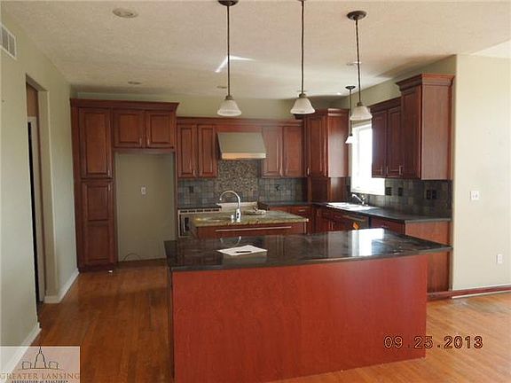 4th image of 200 Twin Ponds Dr