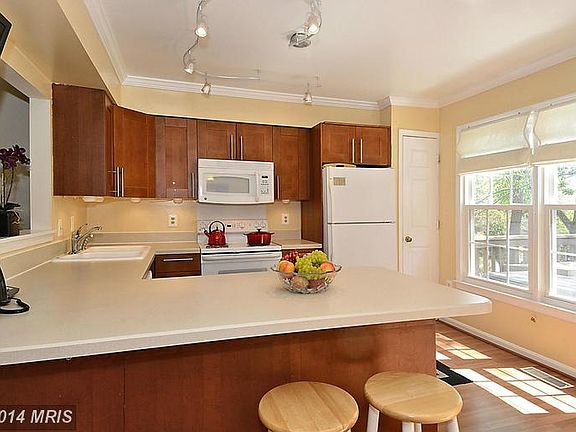 2nd image of 322 Lynn Manor Dr