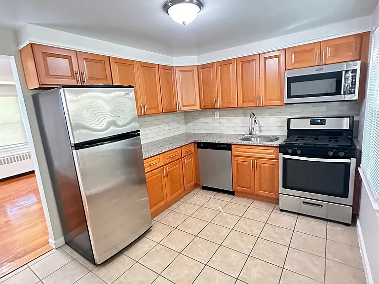 37A Hawthorne Dr #2 — Photo 7