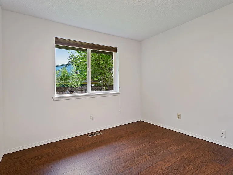 5240 SE 63rd Ave — Photo 8