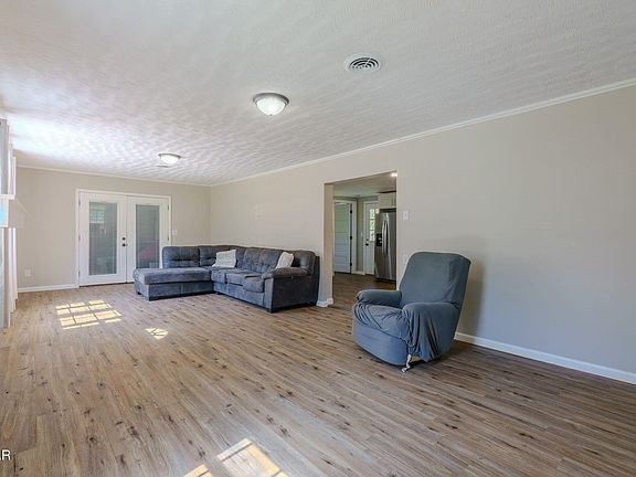 5th image of 2331 Webb Rd