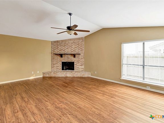 4th image of 110 Concord Ln