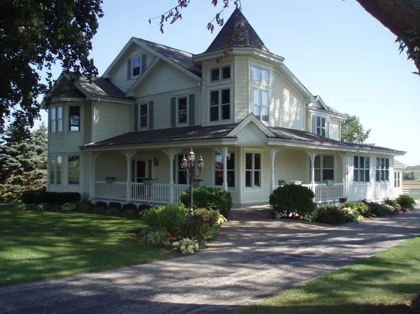 W389N7868 Pennsylvania St #1, Oconomowoc, WI 53066