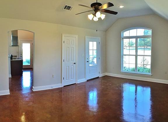 3rd image of 1006 Oak Crest Dr #B