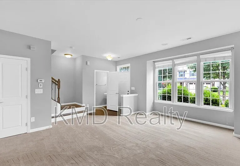 1935 Fleetwood Dr — Photo 9
